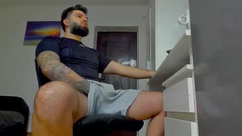 Snapshot of lukedenver chatting on December 23, 6:33 am Luke online show from December 23, 6:33 am