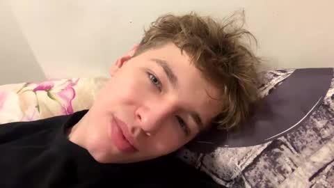 Snapshot of lukedesirable chatting on January 10, 8:26 pm lukedesirable online show from January 10, 8:26 pm