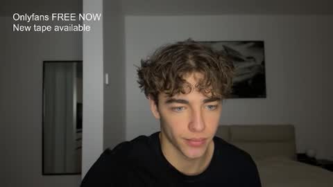 Snapshot of lukedesirable chatting on December 2, 7:42 pm lukedesirable online show from December 2, 7:42 pm