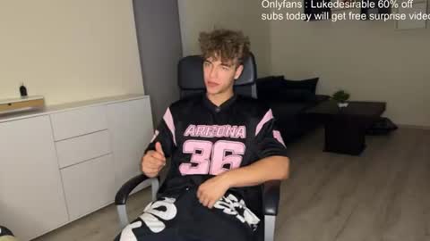 Snapshot of lukedesirable chatting on July 15, 9:42 pm lukedesirable online show from July 15, 9:42 pm