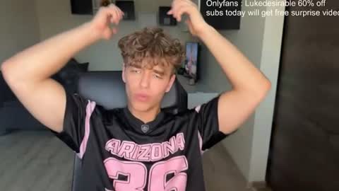 Snapshot of lukedesirable chatting on July 17, 6:46 pm lukedesirable online show from July 17, 6:46 pm