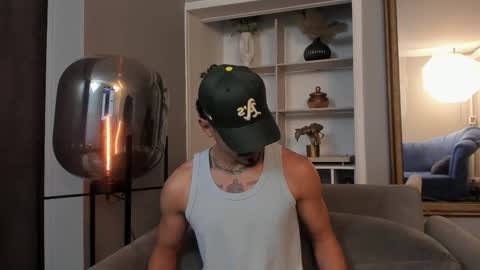 Snapshot of lukeetaylor_ chatting on October 29, 10:06 am Luke Taylor online show from October 29, 10:06 am