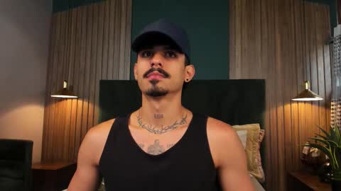 Snapshot of lukeetaylor_ chatting on November 6, 11:44 am Luke Taylor online show from November 6, 11:44 am