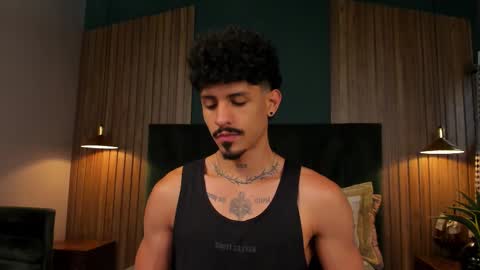 Snapshot of lukeetaylor_ chatting on November 8, 11:10 am Luke Taylor online show from November 8, 11:10 am