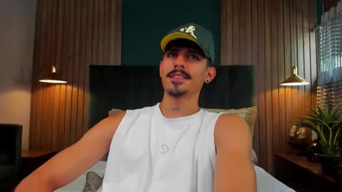 Snapshot of lukeetaylor_ chatting on November 22, 4:39 pm Luke Taylor online show from November 22, 4:39 pm