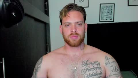 Snapshot of lukeglanton17 chatting on January 3, 4:00 am Luke online show from January 3, 4:00 am