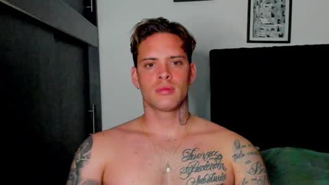 Snapshot of lukeglanton17 chatting on January 25, 1:32 am Luke online show from January 25, 1:32 am