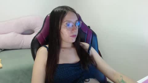 Vicky online show from December 5, 5:39 pm