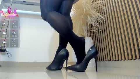 Snapshot of lulu_072 chatting on May 16, 12:07 am lulu online show from May 16, 12:07 am