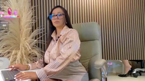 Snapshot of lulu_072 chatting on May 24, 12:15 am lulu online show from May 24, 12:15 am