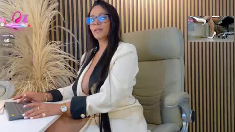 Snapshot of lulu_072 chatting on June 9, 12:11 am lulu online show from June 9, 12:11 am