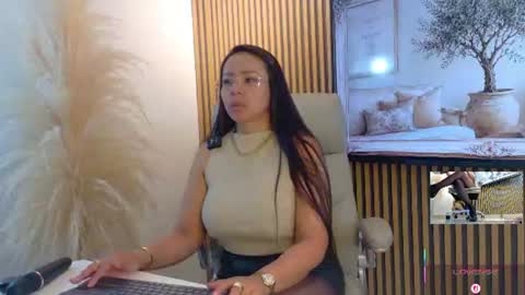 Snapshot of lulu_072 chatting on July 2, 12:32 am lulu online show from July 2, 12:32 am