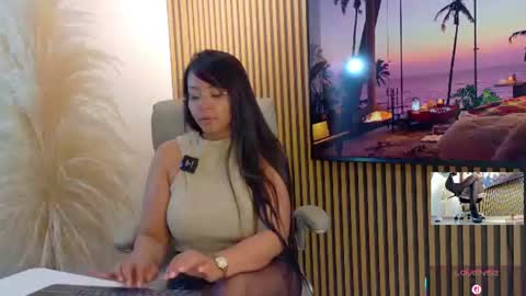 Snapshot of lulu_072 chatting on July 2, 3:23 am lulu online show from July 2, 3:23 am