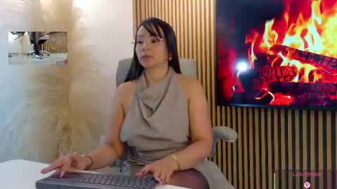 Snapshot of lulu_072 chatting on July 14, 12:13 am lulu online show from July 14, 12:13 am