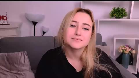 Lily online show from March 1, 10:01 pm