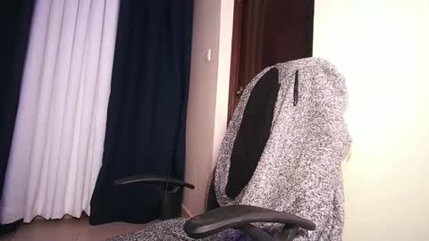 lulu_sparks1 online show from May 1, 11:04 am