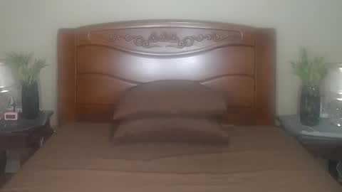 lulu_wild online show from November 6, 9:43 am