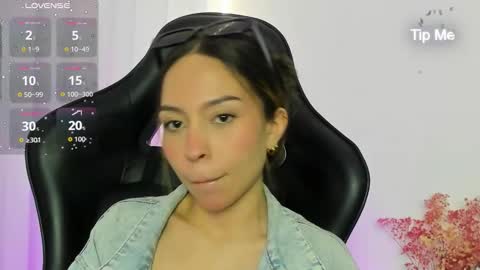 luluuberry online show from December 16, 6:46 pm