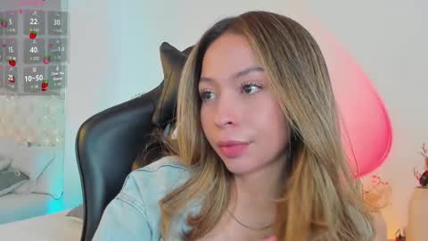 luluuberry online show from March 6, 3:52 pm