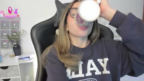 luluuberry online show from March 16, 8:02 pm