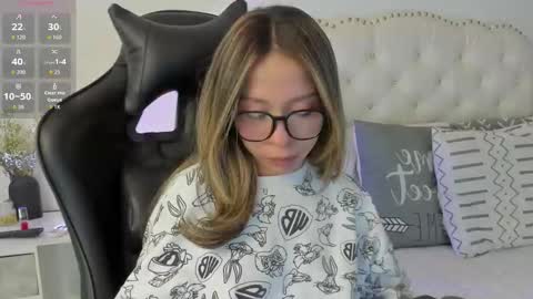 Snapshot of luluuberry chatting on March 19, 8:24 pm luluuberry online show from March 19, 8:24 pm