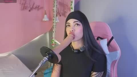 Snapshot of luluwonder_ chatting on June 5, 8:58 pm Lulu online show from June 5, 8:58 pm