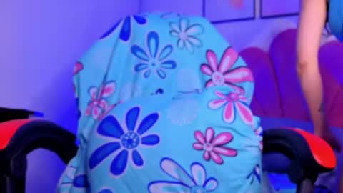 Snapshot of luly_blue chatting on June 14, 5:42 am Luly online show from June 14, 5:42 am
