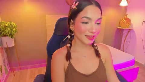 Snapshot of luma_sky chatting on September 23, 2:58 am L U M A online show from September 23, 2:58 am