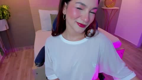 Snapshot of luma_sky chatting on October 25, 4:53 am L U M A online show from October 25, 4:53 am