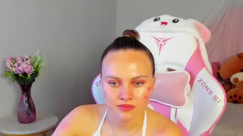 lumerisoren online show from June 11, 3:04 am