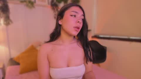 Snapshot of lummii_ chatting on May 22, 1:50 pm lummii_ online show from May 22, 1:50 pm