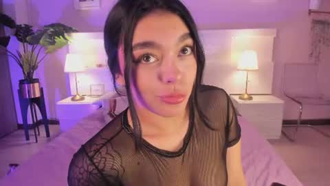 lummii_ online show from July 1, 7:13 pm