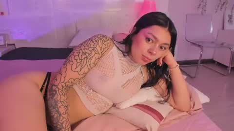 lummii_ online show from July 4, 5:30 pm