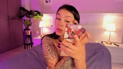 lummii_ online show from July 16, 7:42 pm