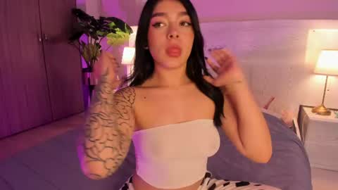lummii_ online show from July 17, 7:08 pm