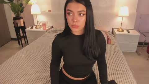 lummii_ online show from July 26, 7:32 pm