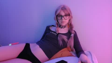 Snapshot of luna__allure chatting on July 11, 11:28 pm Luna online show from July 11, 11:28 pm