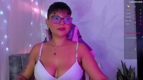 Snapshot of luna__cute chatting on December 3, 3:11 pm Luna online show from December 3, 3:11 pm