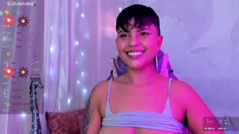 Snapshot of luna__cute chatting on December 5, 6:44 pm Luna online show from December 5, 6:44 pm