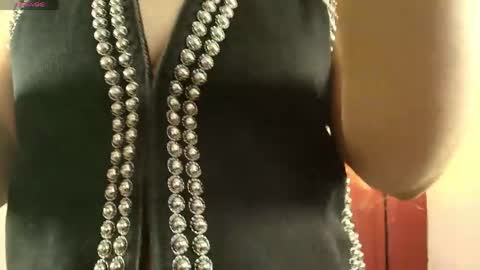 luna__velvet online show from April 30, 1:50 pm