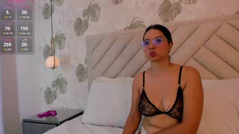Snapshot of luna_and chatting on June 28, 8:48 pm L U N A online show from June 28, 8:48 pm