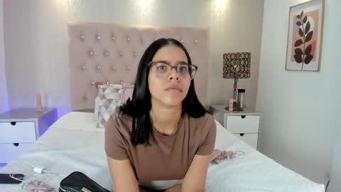 Luna And Titan  online show from March 15, 8:48 pm