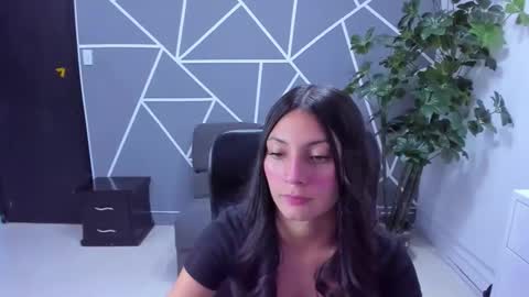 luna_bennett_ online show from February 24, 8:40 pm