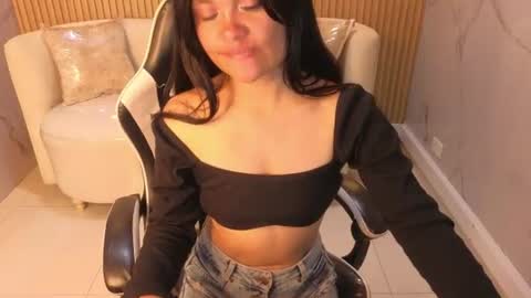 Snapshot of luna_benz_tx chatting on July 6, 8:00 pm Follow me.. Live 1430 to 2100 online show from July 6, 8:00 pm