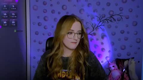 luna_berryy online show from February 17, 8:15 pm