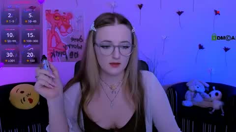 luna_berryy online show from April 29, 8:04 pm