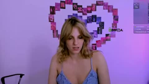 luna_berryy online show from June 14, 2:24 am