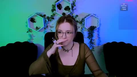luna_berryy online show from June 14, 6:54 pm