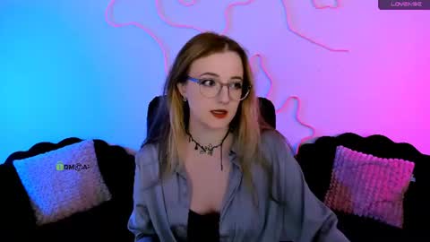 luna_berryy online show from June 24, 7:02 pm