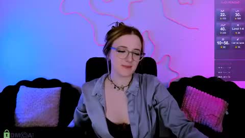 luna_berryy online show from June 25, 5:12 am